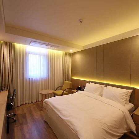 Benikea The H Hotel Hwaseong Exteriör bild