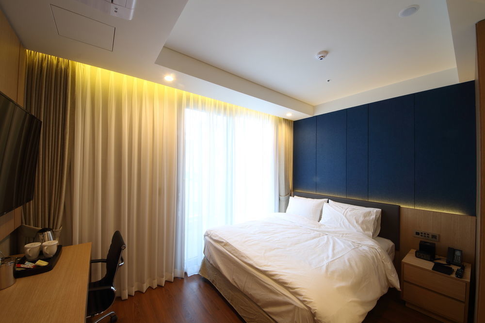 Benikea The H Hotel Hwaseong Exteriör bild