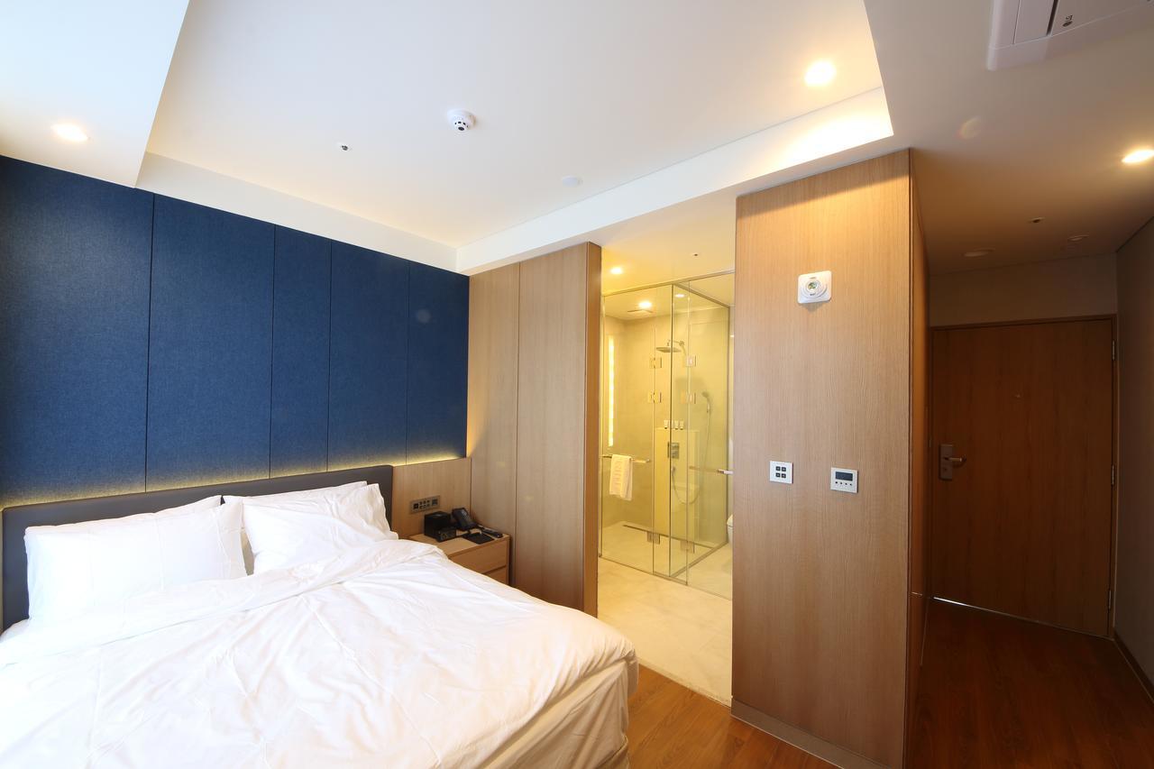 Benikea The H Hotel Hwaseong Exteriör bild