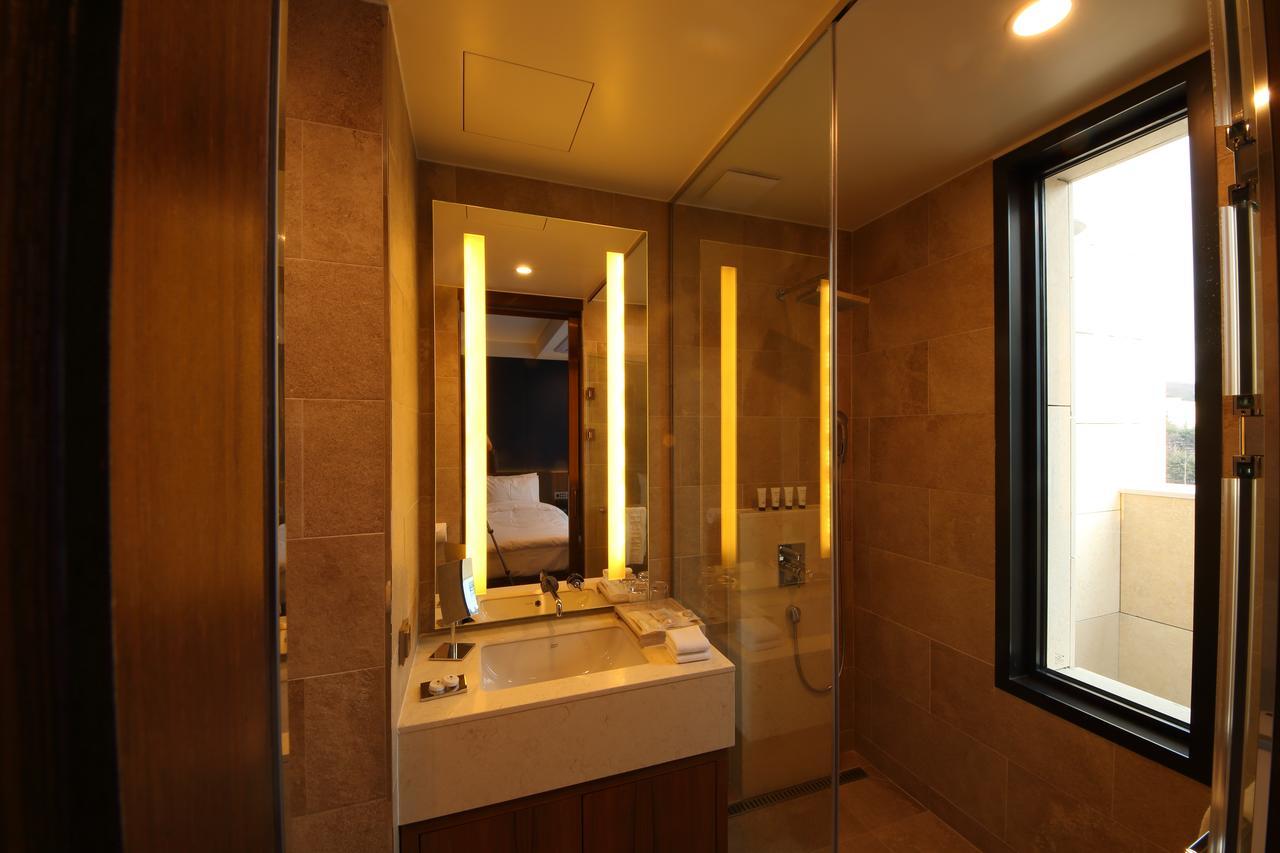 Benikea The H Hotel Hwaseong Exteriör bild