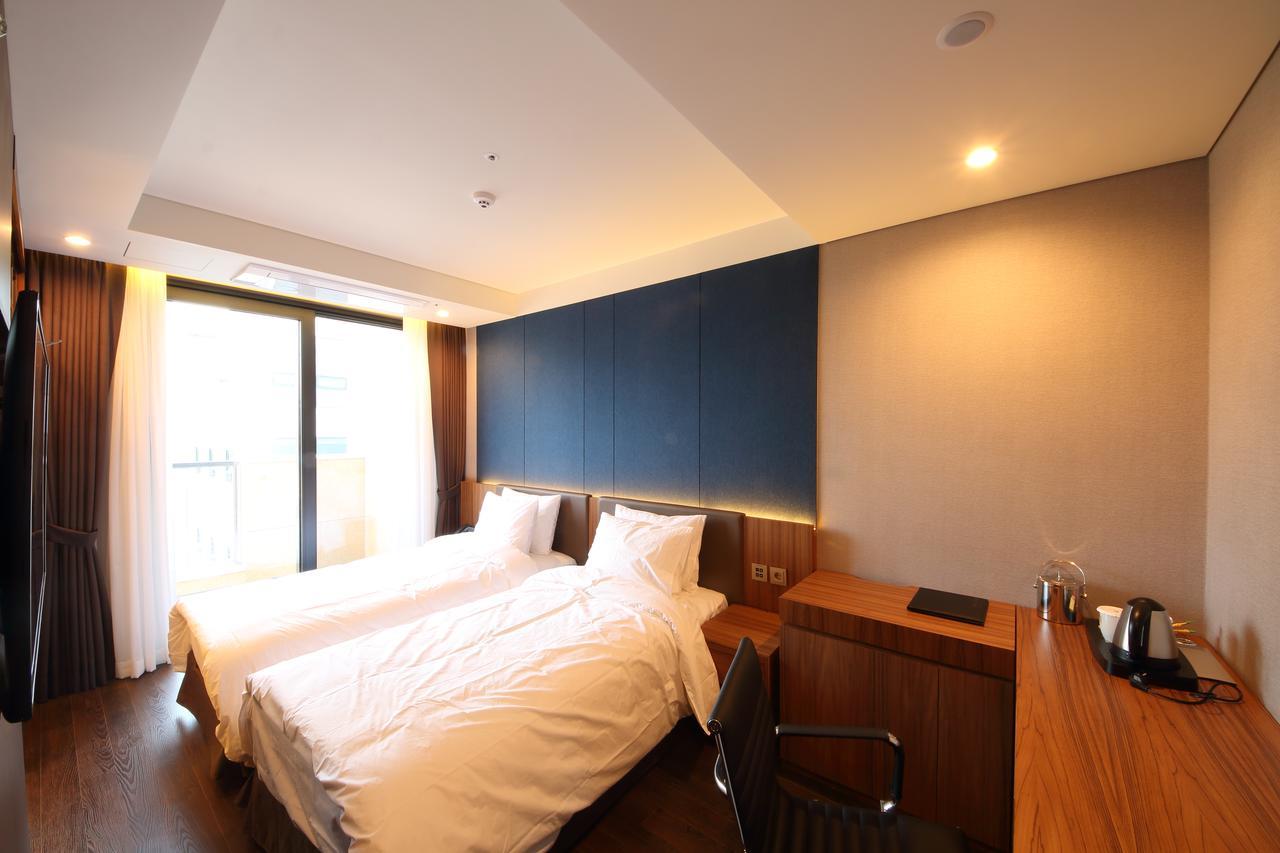 Benikea The H Hotel Hwaseong Exteriör bild