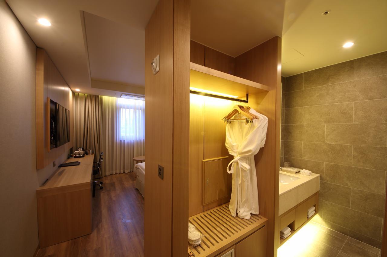 Benikea The H Hotel Hwaseong Exteriör bild