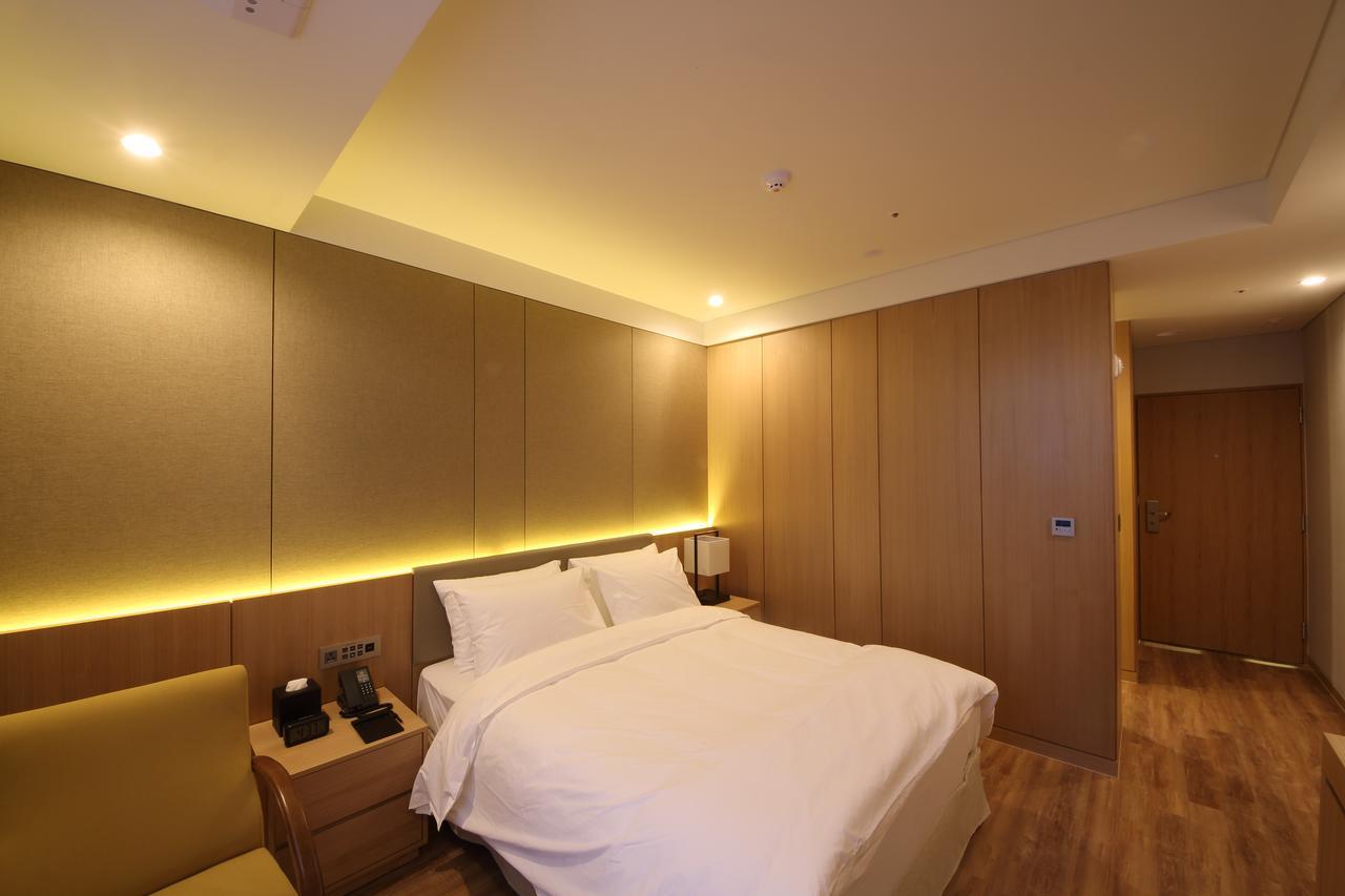Benikea The H Hotel Hwaseong Exteriör bild